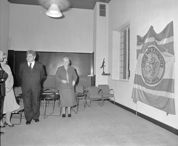 885149 Afbeelding van de bijeenkomst voor de onthulling van een geschilderd portret van oud-burgemeester H.J.L. ...